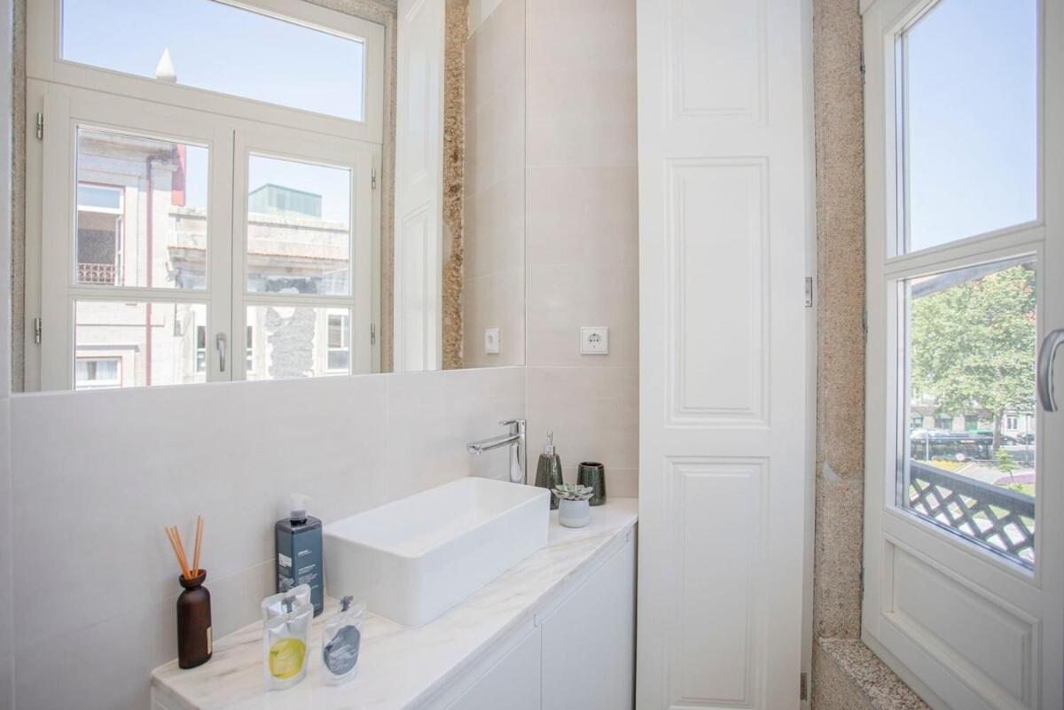 Liiiving In Porto - Aliados Stone Apartment Luaran gambar
